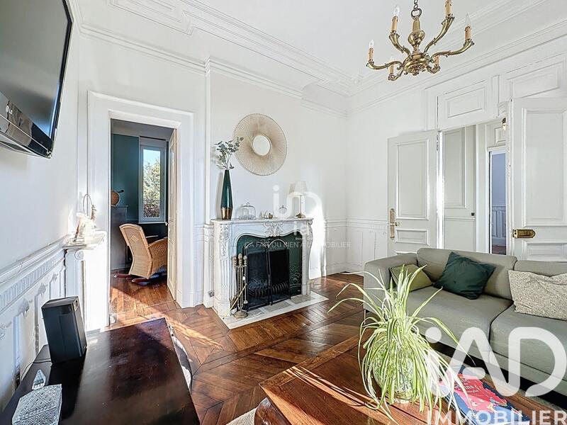 Maison - 210 m² - 8 pièces