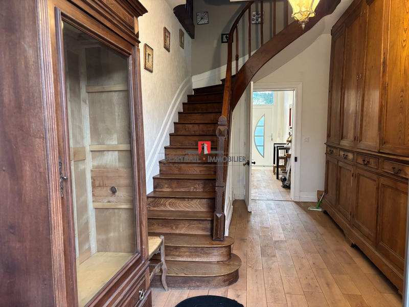 Maison - 243 m² - 10 pièces