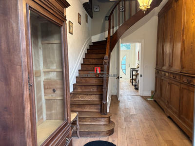 Maison - 243 m² - 10 pièces