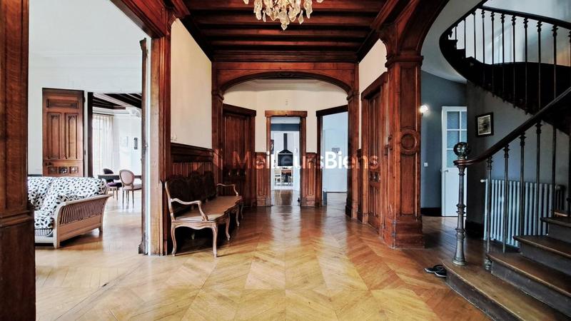 Maison - 320 m² - 10 pièces