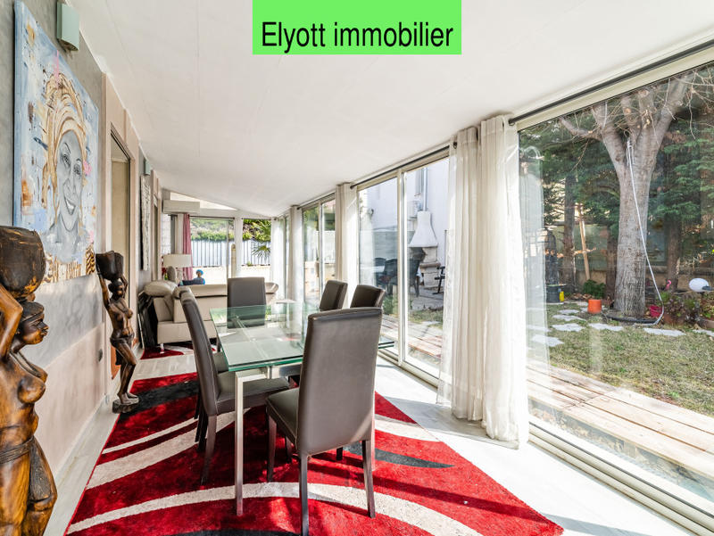 Maison - 232 m² - 12 pièces