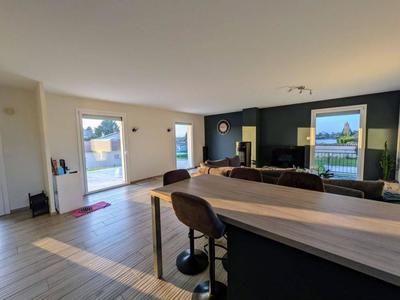 Maison - 93 m² - 4 pièces