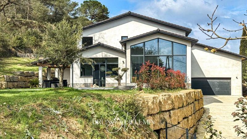 Villa - 198 m² - 8 pièces