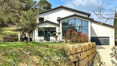 Villa - 198 m² - 8 pièces