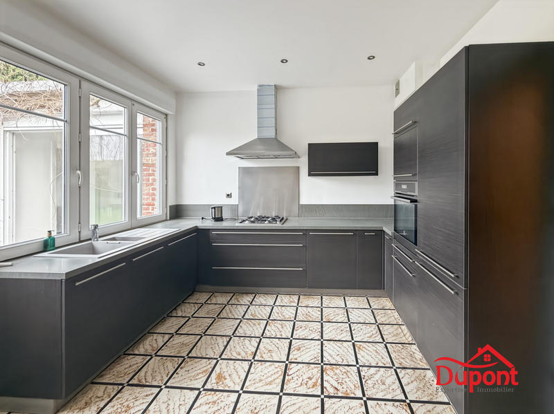 Maison - 249 m² - 7 pièces