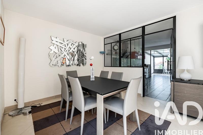 Maison - 214 m² - 9 pièces