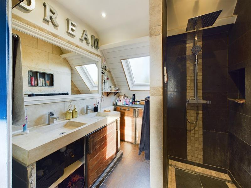 Maison - 180 m² - 6 pièces