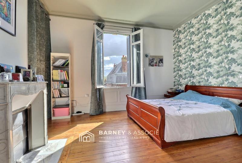 Maison - 212 m² - 8 pièces