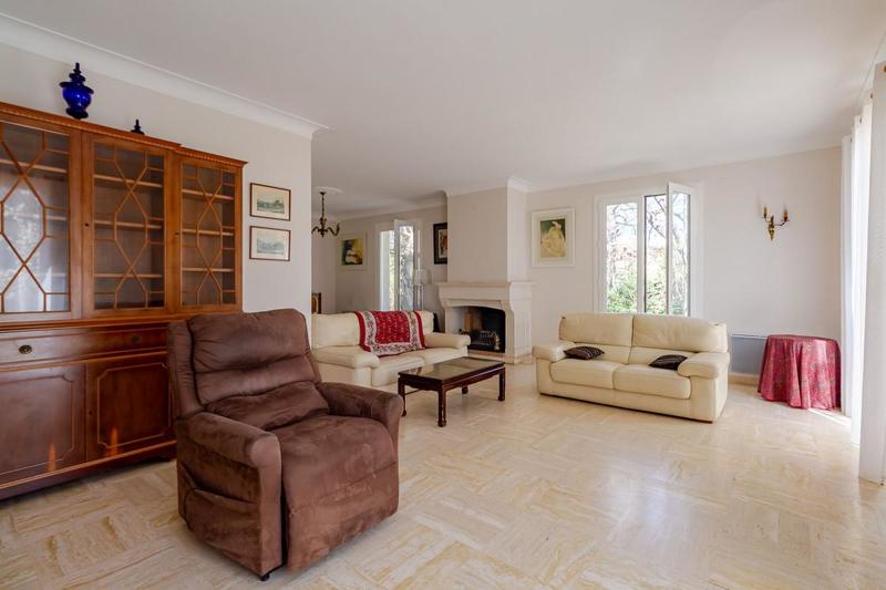 Maison - 220 m² - 6 pièces