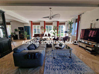 Maison - 339 m² - 8 pièces