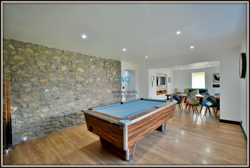 Maison - 250 m² - 8 pièces