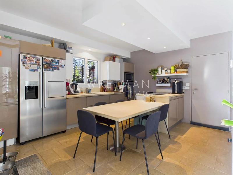 Villa - 207 m² - 6 pièces