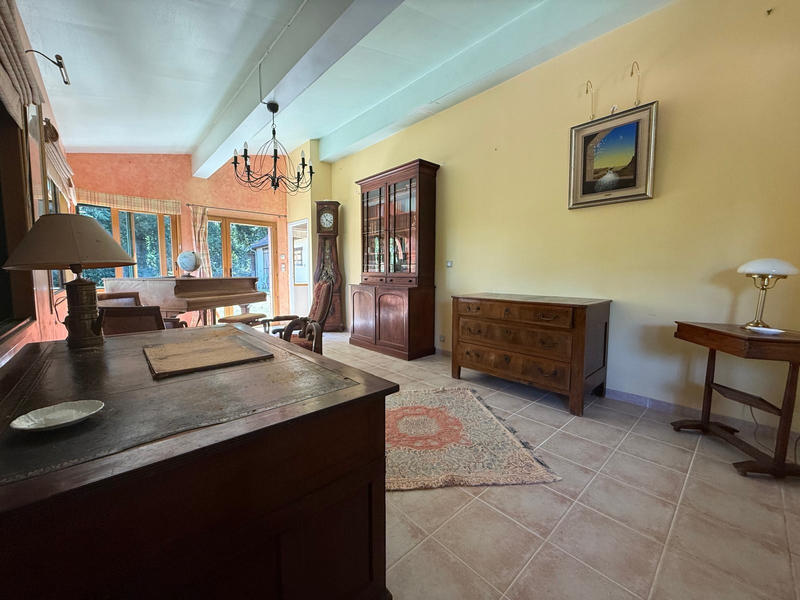 Propriété - 201 m² - 6 pièces