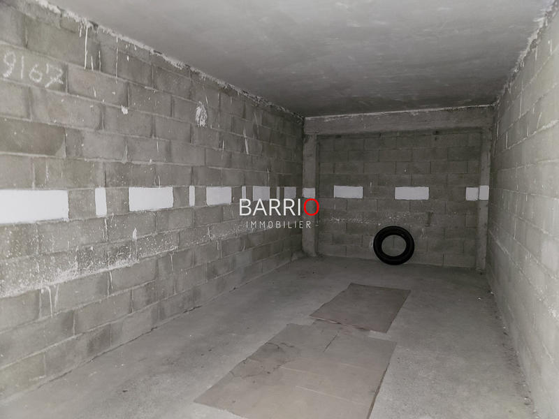 Parking / Garage - 18 m²