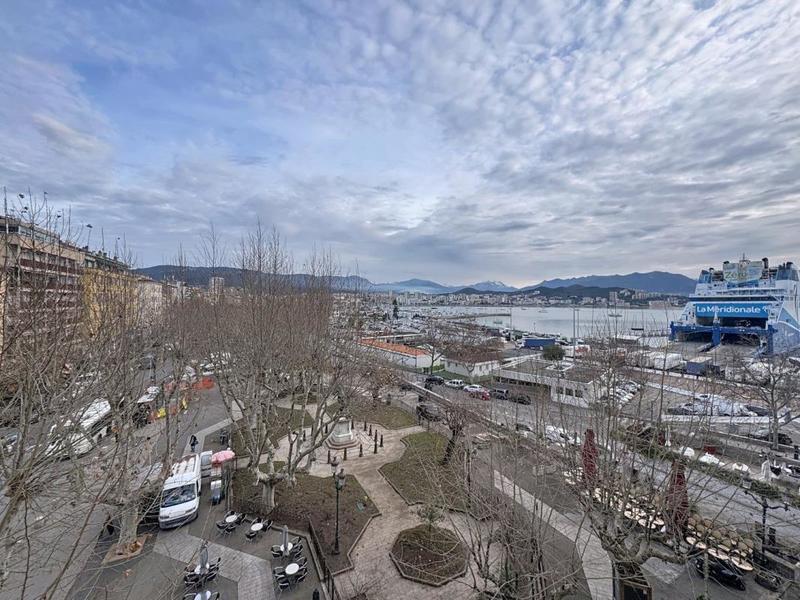 Appartement - 96 m² - 5 pièces