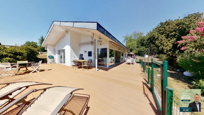 Maison - 240 m² - 5 pièces