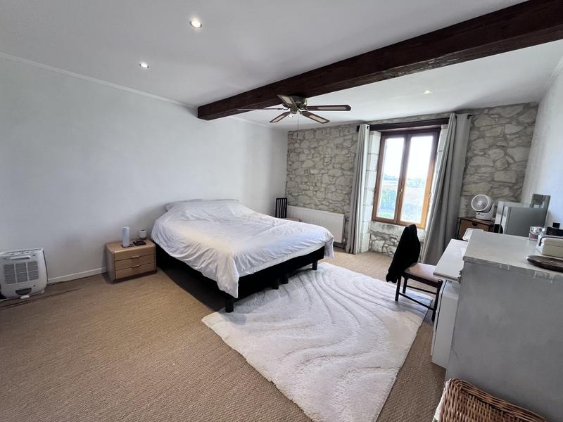 Maison traditionnelle - 230 m² - 9 pièces