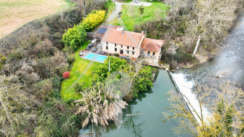 Propriété - 450 m² - 11 pièces