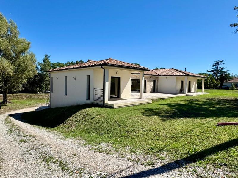 Maison - 233 m² - 7 pièces