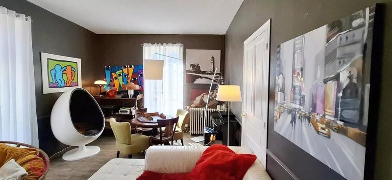 Maison - 252 m² - 11 pièces