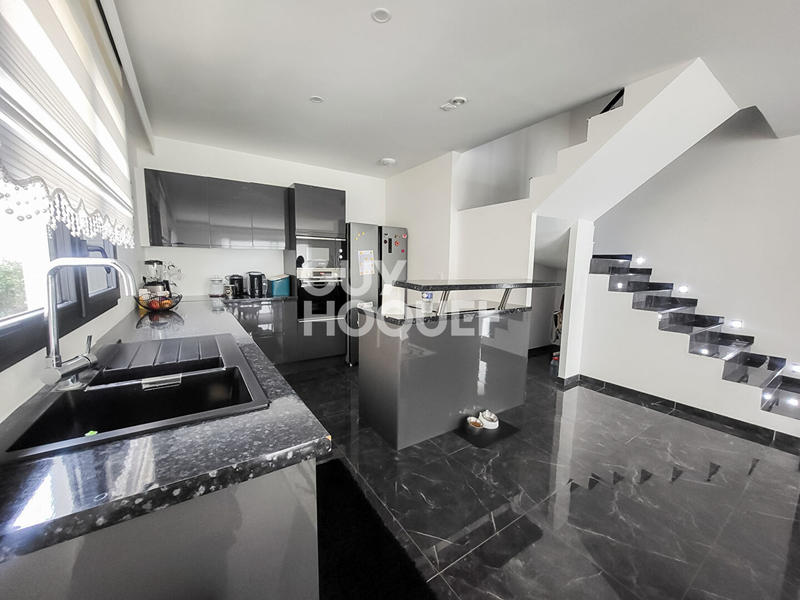 Maison - 152 m² - 8 pièces