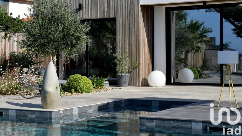 Maison - 240 m² - 7 pièces