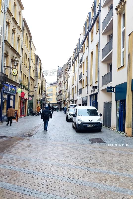 Local commercial - 120 m² - 6 pièces