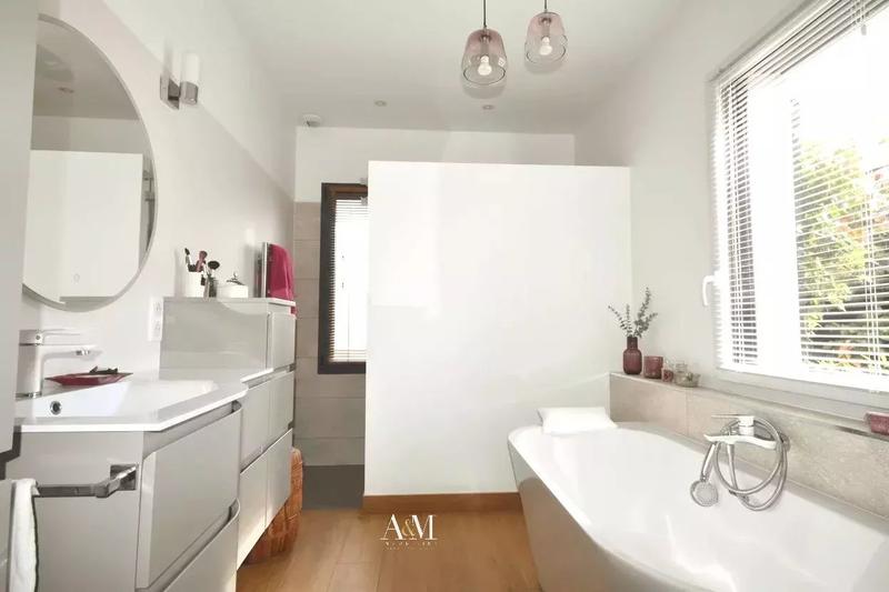 Maison - 140 m² - 5 pièces