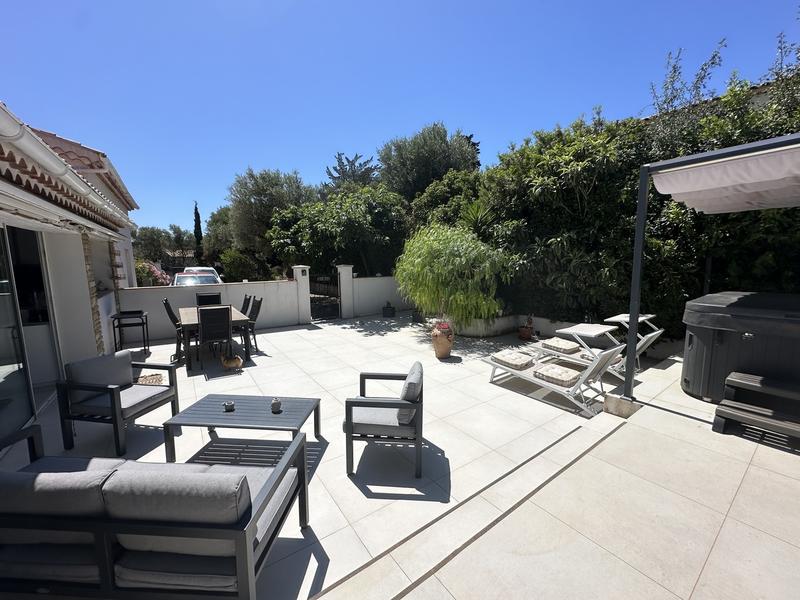 Maison - 220 m² - 10 pièces