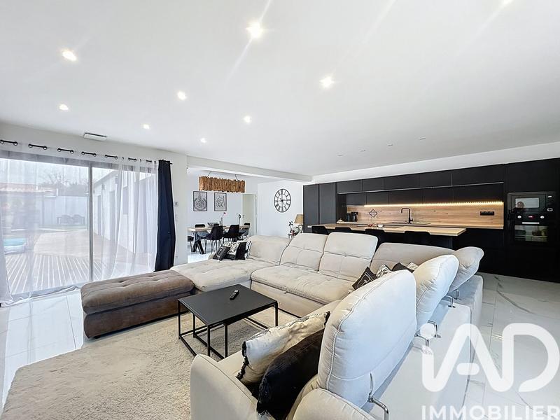 Maison - 211 m² - 6 pièces