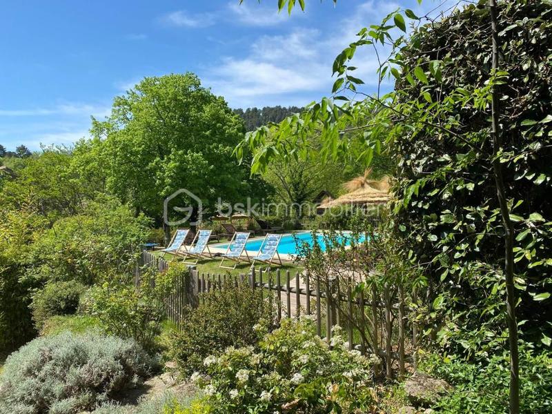 Propriété - 500 m² - 23 pièces