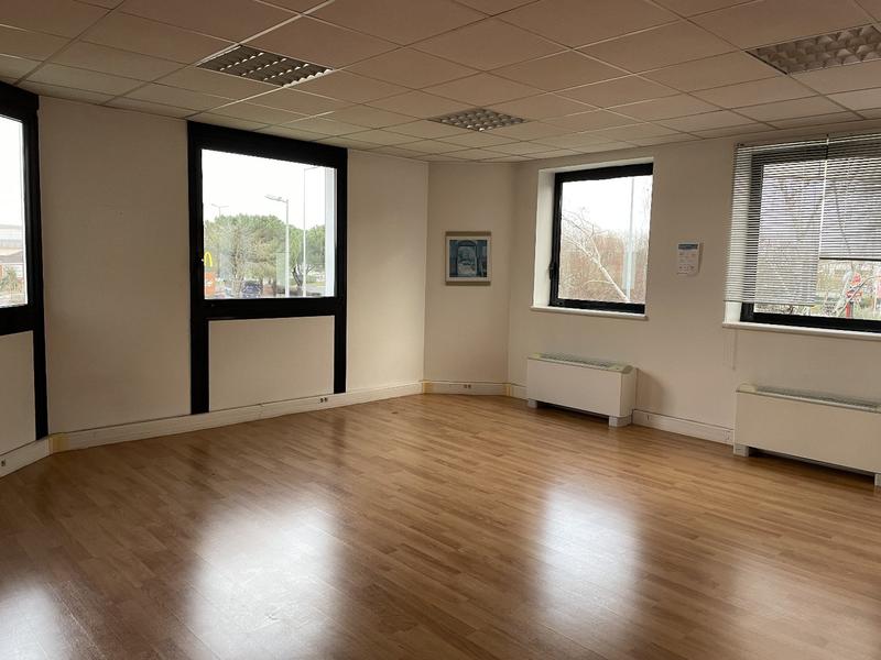 Bureau - 100 m² - 5 pièces