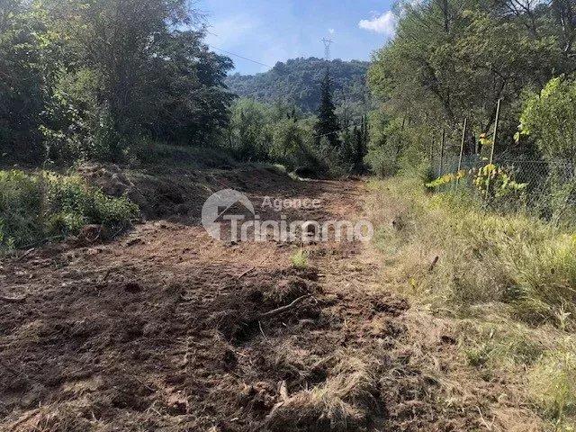 Terrain constructible - 1 490 m²
