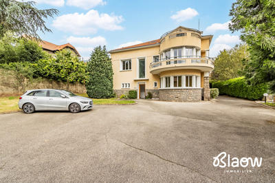 Maison - 450 m² - 10 pièces