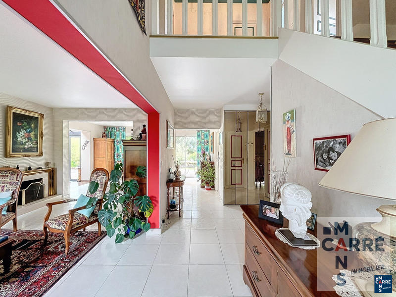 Maison traditionnelle - 275 m² - 7 pièces