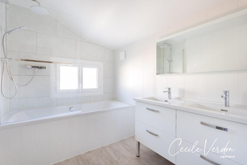 Maison - 177 m² - 8 pièces