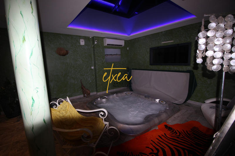 Villa - 264 m² - 10 pièces