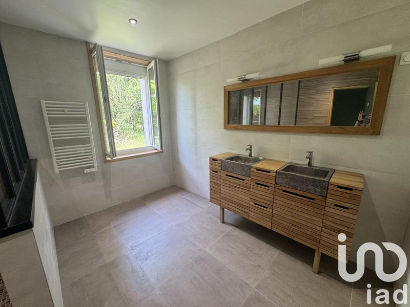 Maison - 250 m² - 5 pièces