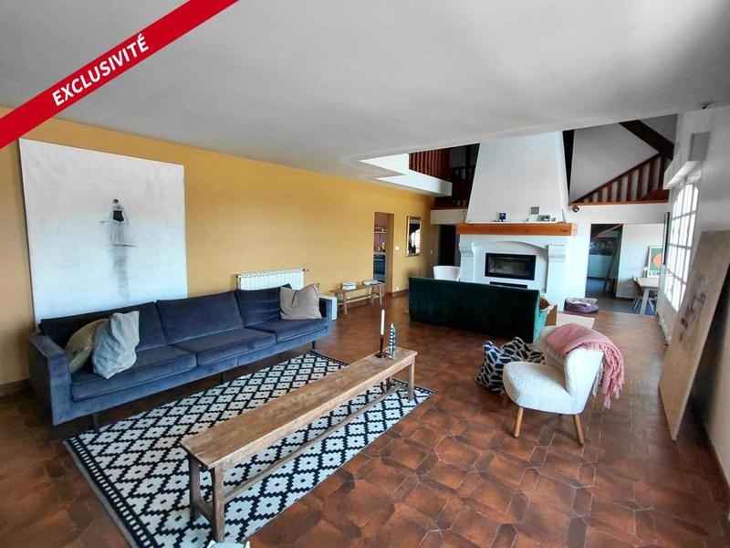 Maison - 260 m² - 8 pièces