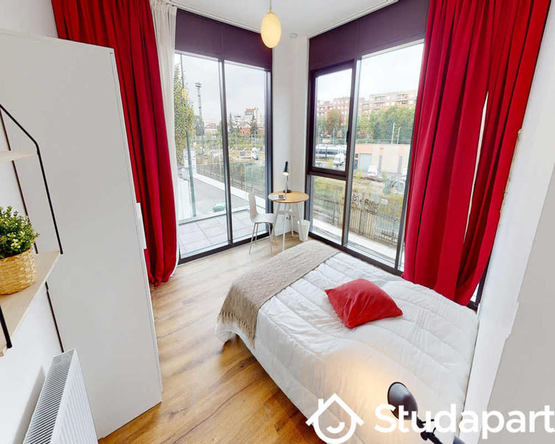 Chambre - 140 m² - 1 pièce