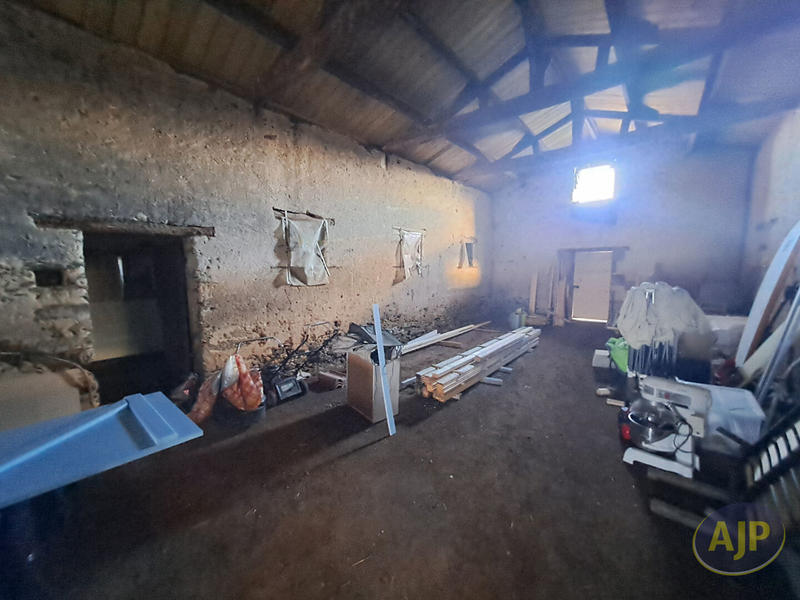 Maison - 260 m² - 2 pièces