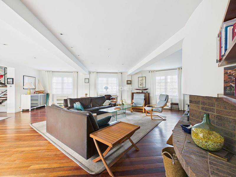 Maison - 256 m² - 6 pièces