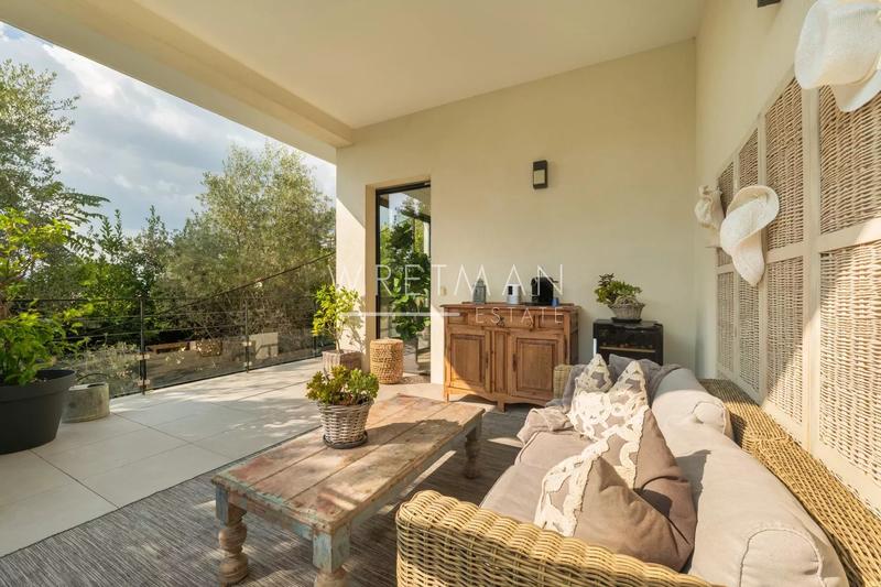 Villa - 242 m² - 6 pièces