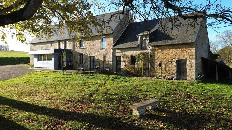 Maison - 230 m² - 9 pièces