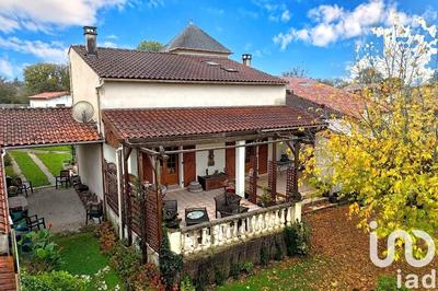 Maison - 235 m² - 10 pièces