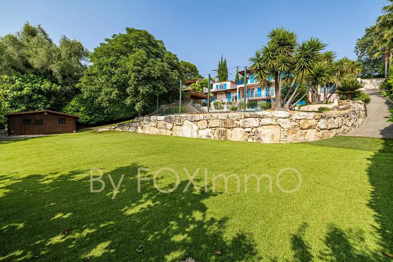 Maison - 240 m² - 8 pièces