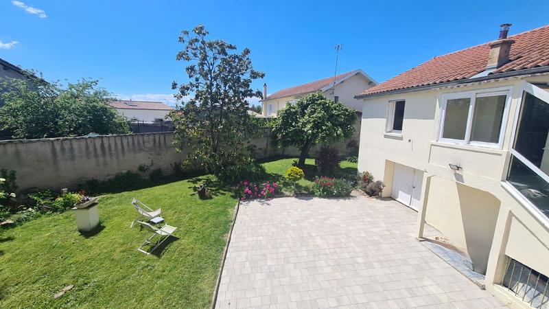 Maison - 202 m² - 8 pièces