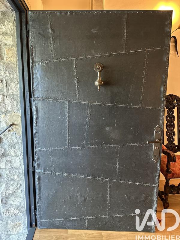 Maison - 325 m² - 8 pièces