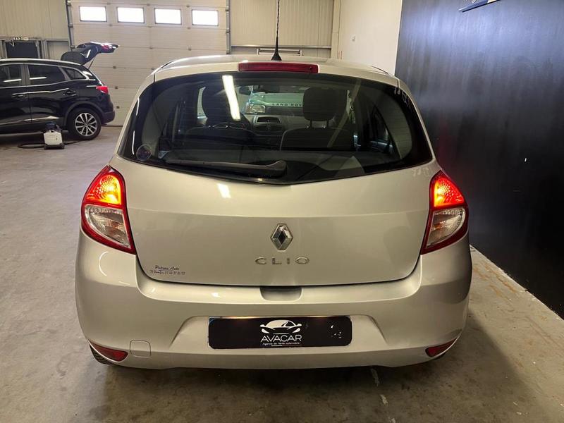 Renault Clio III 5 Portes Phase 2 1.5 dCi 68 cv