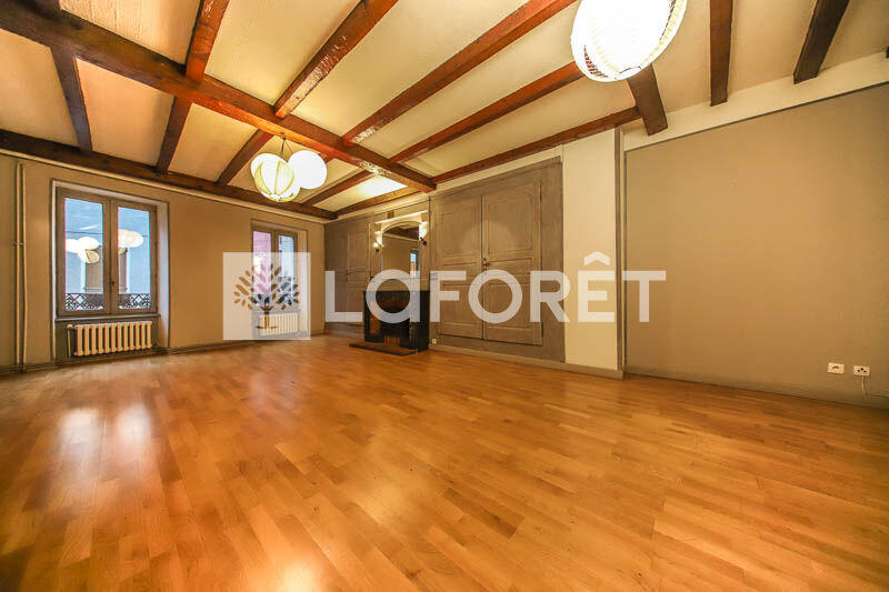 Maison - 256 m² - 5 pièces